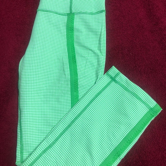 LuLu Crop - Lime green check sz 6 - Picture 2 of 4